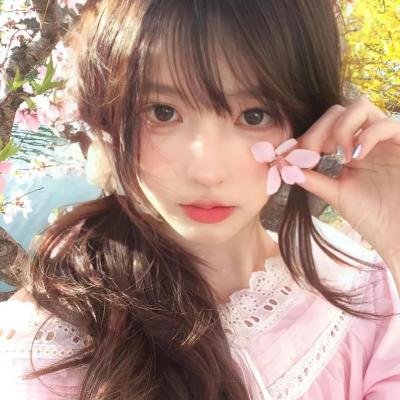 院子里的女人